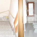 dreaminitaly_ID201_06_stairs_bathroom